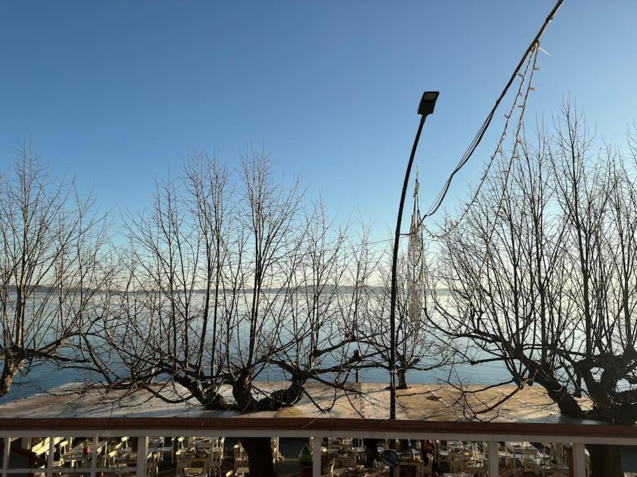 Fronte Lago Nel Centro Storico “La Casa Del Lago” Тревиняно Романо Екстериор снимка